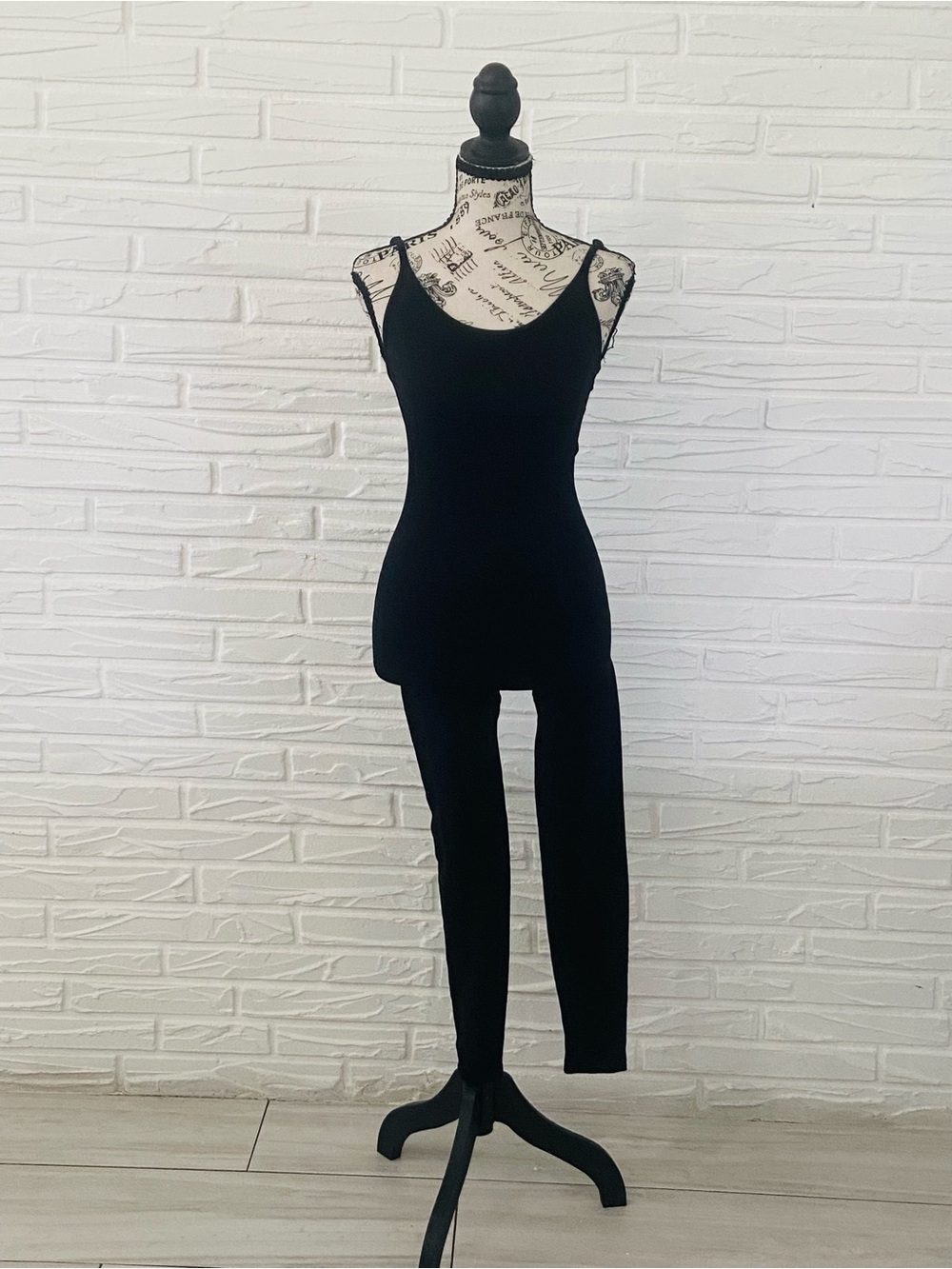 OQQ Classic Black Slim Tank Top & Legging Set
